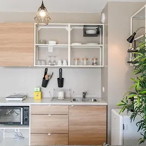 Appartement Avec Terrasse Et Parking A 2 Min Du Metro, Marseille